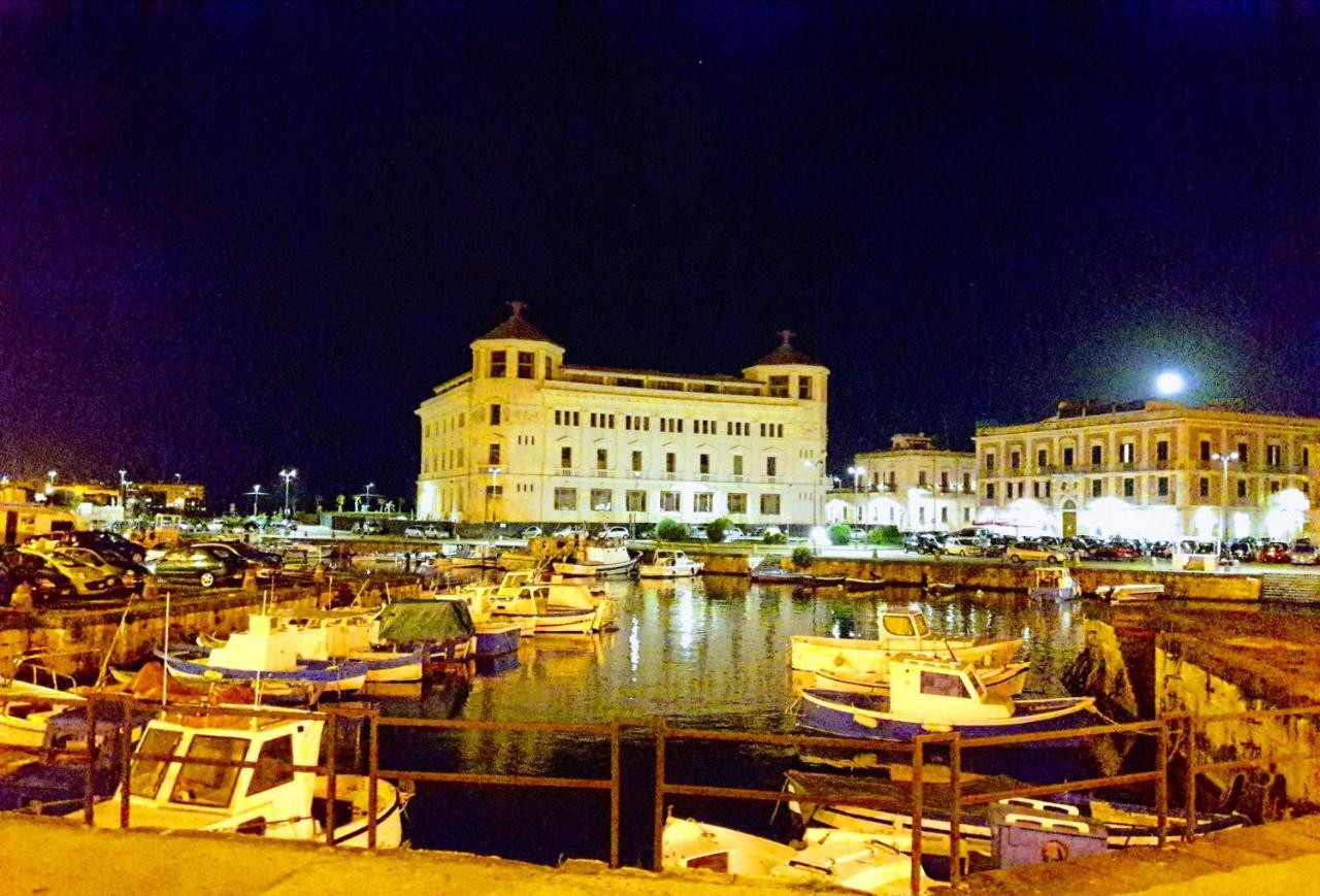 Incantevole Appartamento In Palazzo Storico Ortigia Syracuse Exterior photo